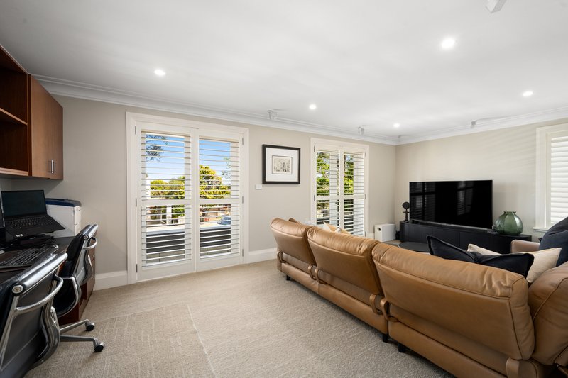 Photo - 37 Linden Way, Castlecrag NSW 2068 - Image 10