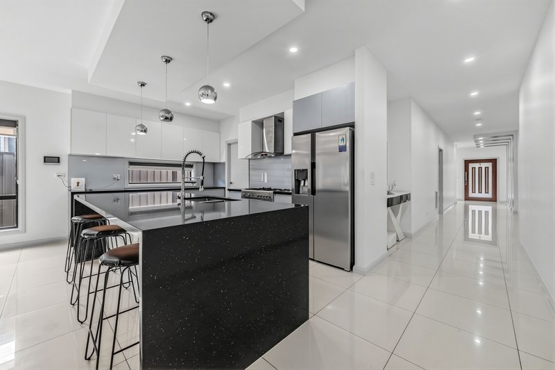Photo - 37 Lombard Street, Roxburgh Park VIC 3064 - Image 10