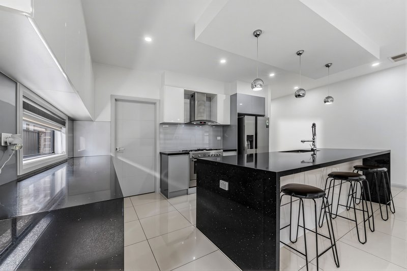 Photo - 37 Lombard Street, Roxburgh Park VIC 3064 - Image 12