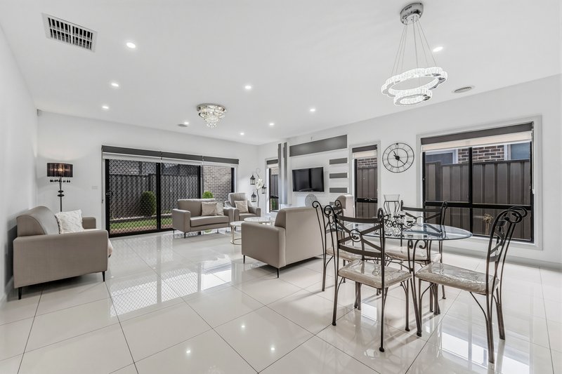 Photo - 37 Lombard Street, Roxburgh Park VIC 3064 - Image 13