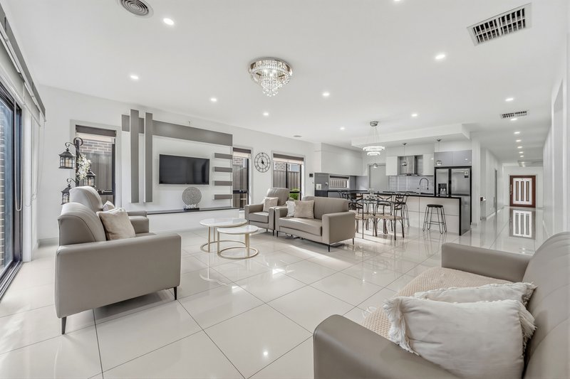 Photo - 37 Lombard Street, Roxburgh Park VIC 3064 - Image 15