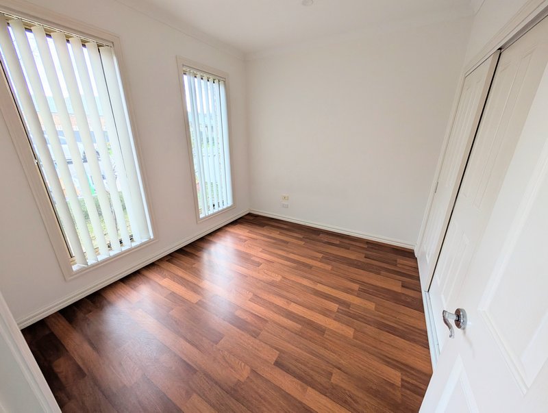 Photo - 37 Long Island Circuit, Craigieburn VIC 3064 - Image 3