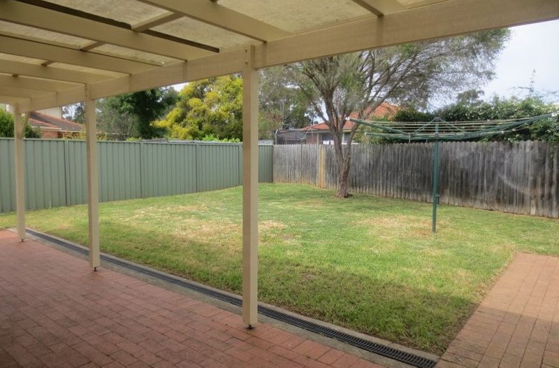 Photo - 37 Lyndhurst Court, Wattle Grove NSW 2173 - Image 4