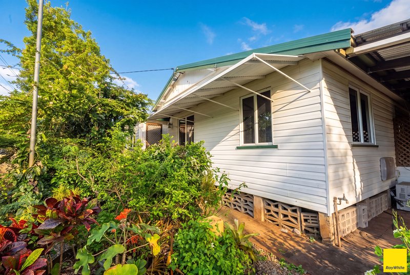 Photo - 37 Machan Street, Machans Beach QLD 4878 - Image 4