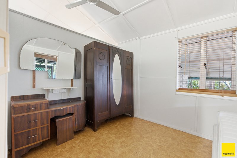Photo - 37 Machan Street, Machans Beach QLD 4878 - Image 13