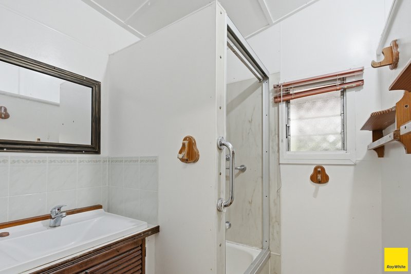 Photo - 37 Machan Street, Machans Beach QLD 4878 - Image 17