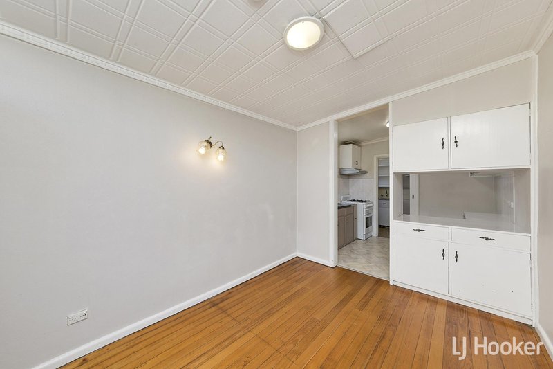 Photo - 37 Majura Avenue, Dickson ACT 2602 - Image 6