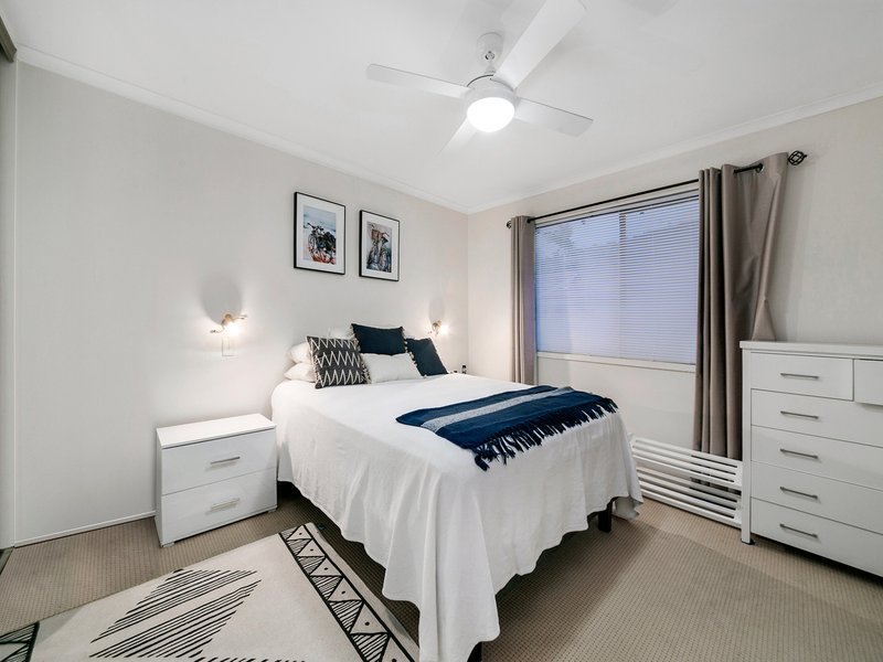 Photo - 37 Marmindie Street, Chapel Hill QLD 4069 - Image 7