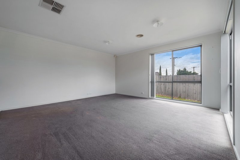 Photo - 37 Menzies Drive, Burnside Heights VIC 3023 - Image 10