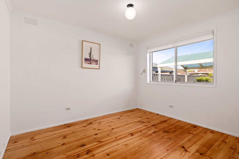 Photo - 37 Mindoro Crescent, Lalor VIC 3075 - Image 10