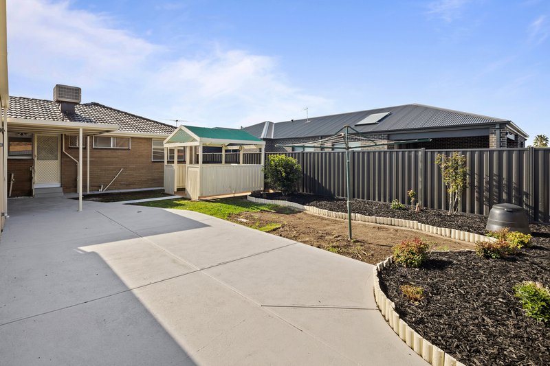 Photo - 37 Mindoro Crescent, Lalor VIC 3075 - Image 15