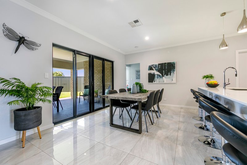 Photo - 37 Minnamurra Drive, Redwood Park SA 5097 - Image 6