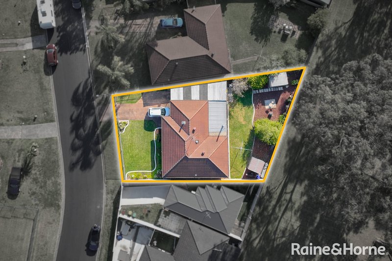 Photo - 37 Mistletoe Avenue, Macquarie Fields NSW 2564 - Image 11