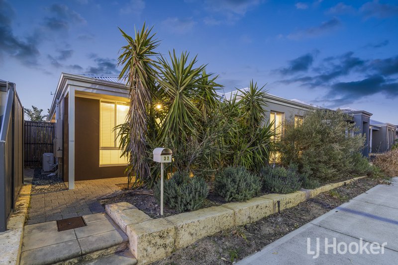 Photo - 37 Morwell Street, Yanchep WA 6035 - Image 13