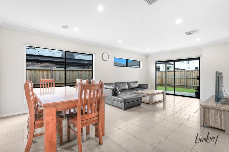 Photo - 37 Myee Loop, Wollert VIC 3750 - Image 7