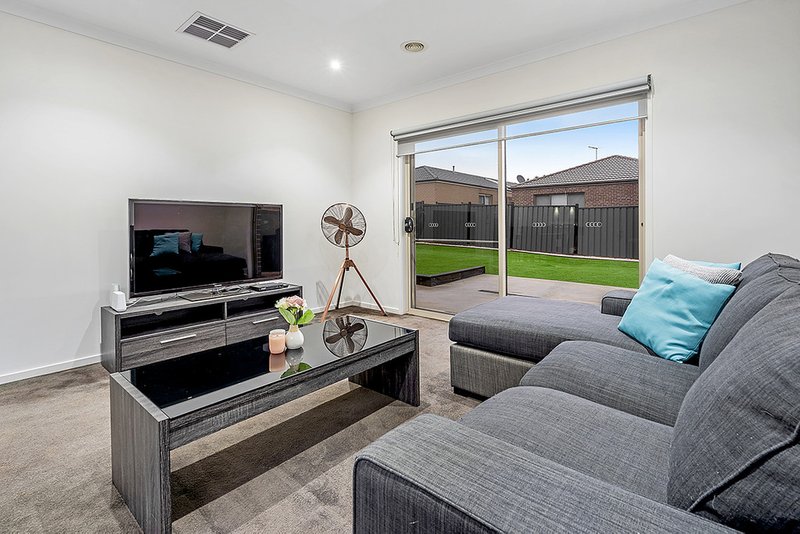 Photo - 37 Natural Drive, Craigieburn VIC 3064 - Image 7