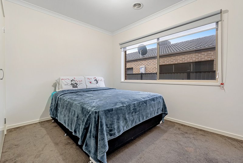 Photo - 37 Natural Drive, Craigieburn VIC 3064 - Image 10