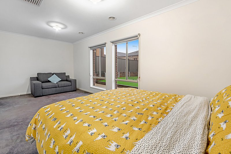 Photo - 37 Natural Drive, Craigieburn VIC 3064 - Image 13