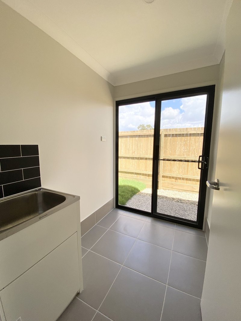 Photo - 37 Oakbank Circuit, Burpengary East QLD 4505 - Image 17