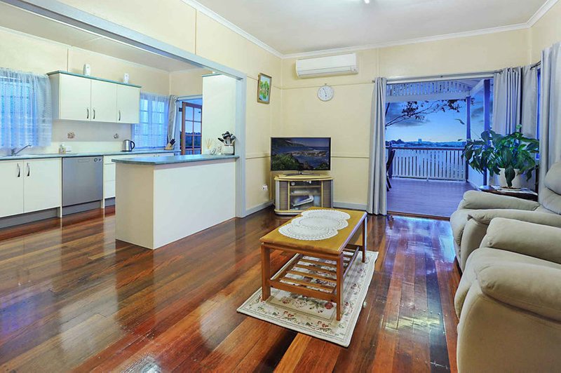 Photo - 37 Oateson Skyline Dr , Seven Hills QLD 4170 - Image 10