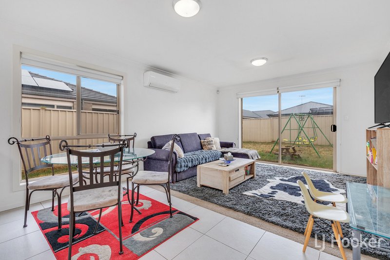 Photo - 37 Olympic Way, Munno Para West SA 5115 - Image 14