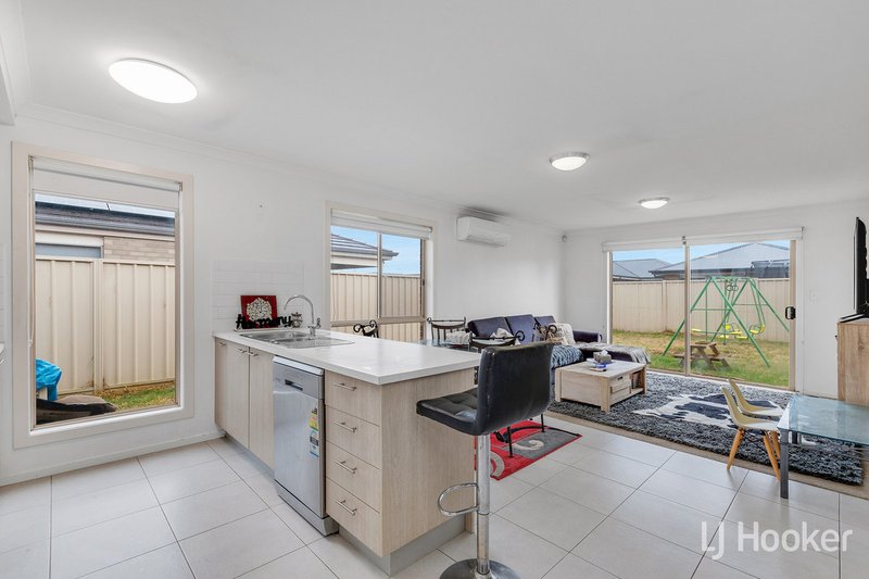 Photo - 37 Olympic Way, Munno Para West SA 5115 - Image 19