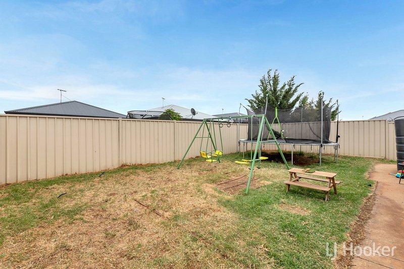 Photo - 37 Olympic Way, Munno Para West SA 5115 - Image 22