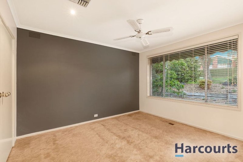 Photo - 37 Pentlowe Road, Wantirna South VIC 3152 - Image 5