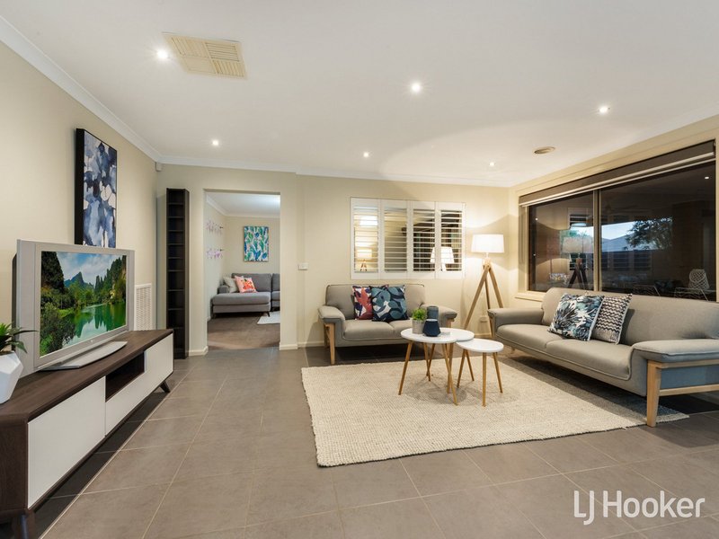 Photo - 37 Peppertree Drive, Point Cook VIC 3030 - Image 9