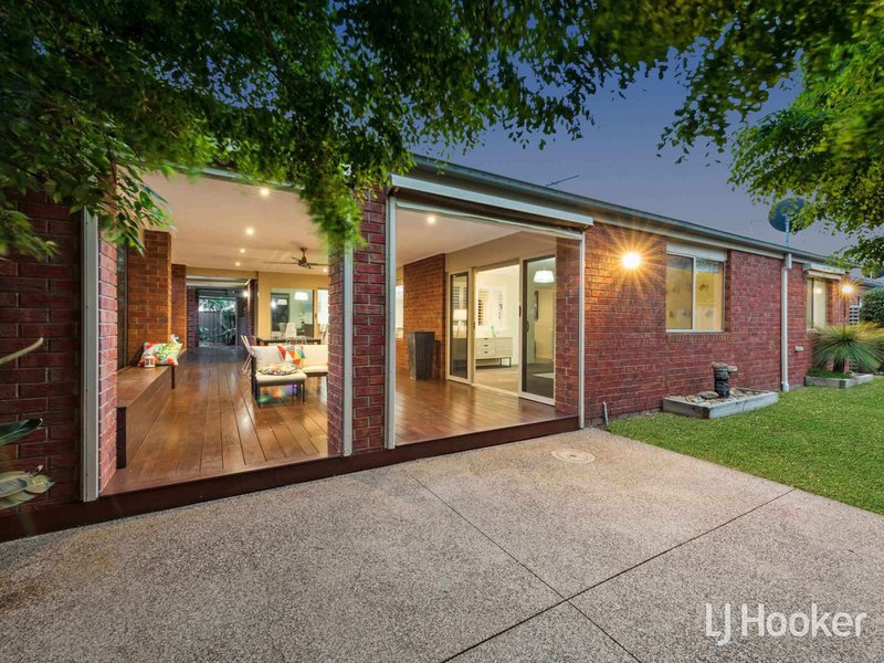 Photo - 37 Peppertree Drive, Point Cook VIC 3030 - Image 17