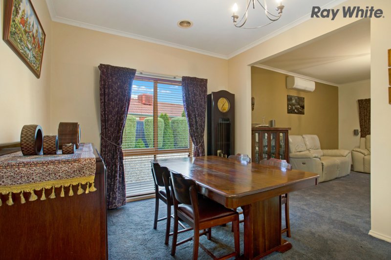 Photo - 37 Perceval Crescent, Taylors Lakes VIC 3038 - Image 3