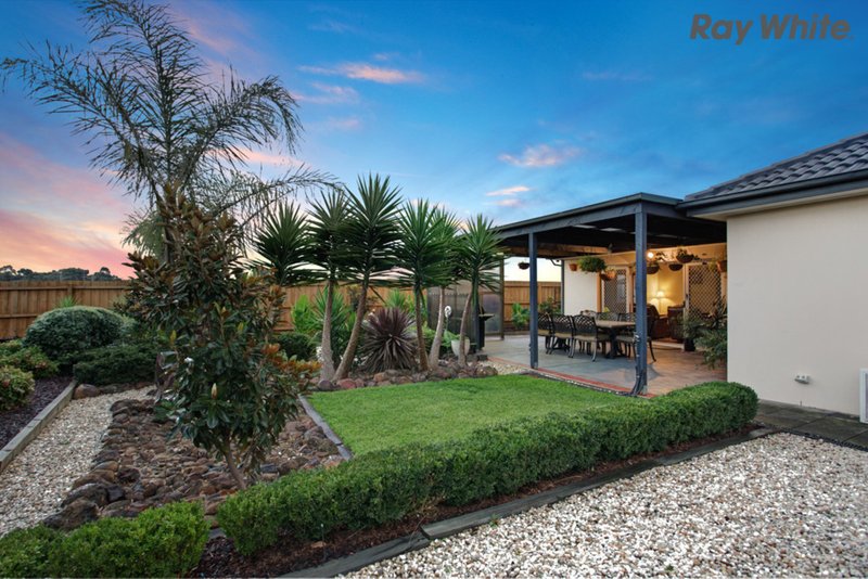 Photo - 37 Perceval Crescent, Taylors Lakes VIC 3038 - Image 11