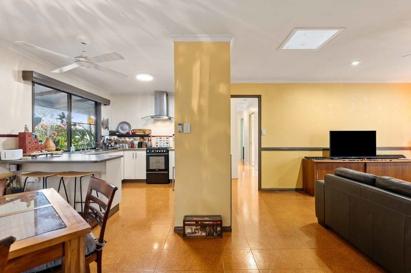 Photo - 37 Railway Terrace, Crows Nest QLD 4355 - Image 3
