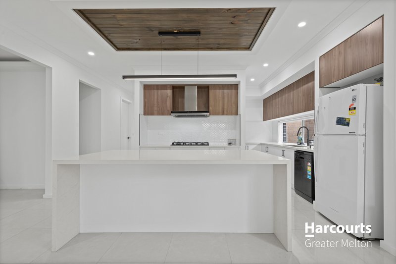 Photo - 37 Riversdale Boulevard, Weir Views VIC 3338 - Image 2