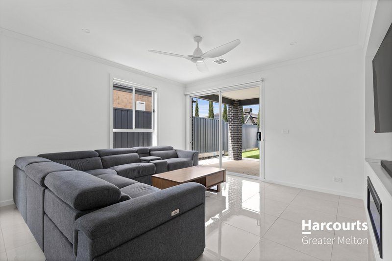 Photo - 37 Riversdale Boulevard, Weir Views VIC 3338 - Image 4