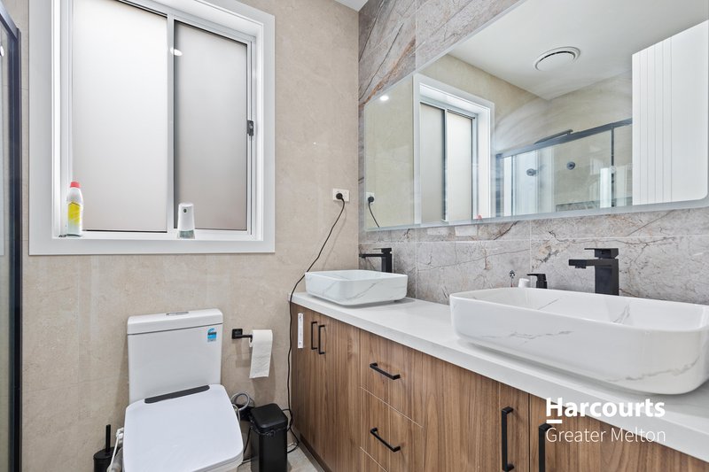 Photo - 37 Riversdale Boulevard, Weir Views VIC 3338 - Image 7