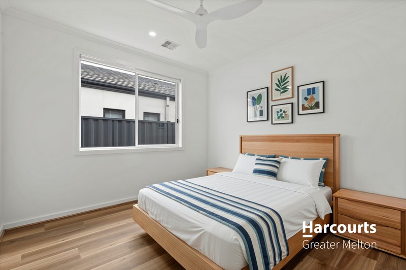 Photo - 37 Riversdale Boulevard, Weir Views VIC 3338 - Image 8