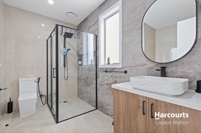 Photo - 37 Riversdale Boulevard, Weir Views VIC 3338 - Image 9