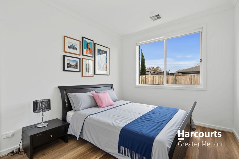 Photo - 37 Riversdale Boulevard, Weir Views VIC 3338 - Image 10