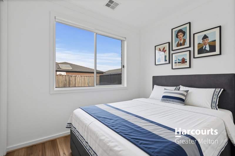 Photo - 37 Riversdale Boulevard, Weir Views VIC 3338 - Image 11