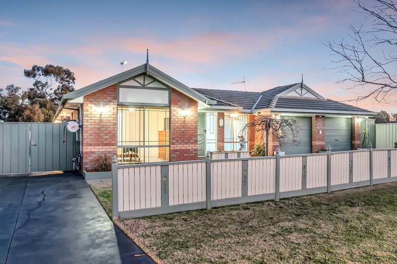 Photo - 37 Riversdale Street, Craigieburn VIC 3064 - Image 2