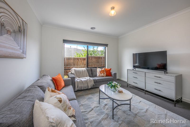 Photo - 37 Rosenthal Boulevard, Sunbury VIC 3429 - Image 6