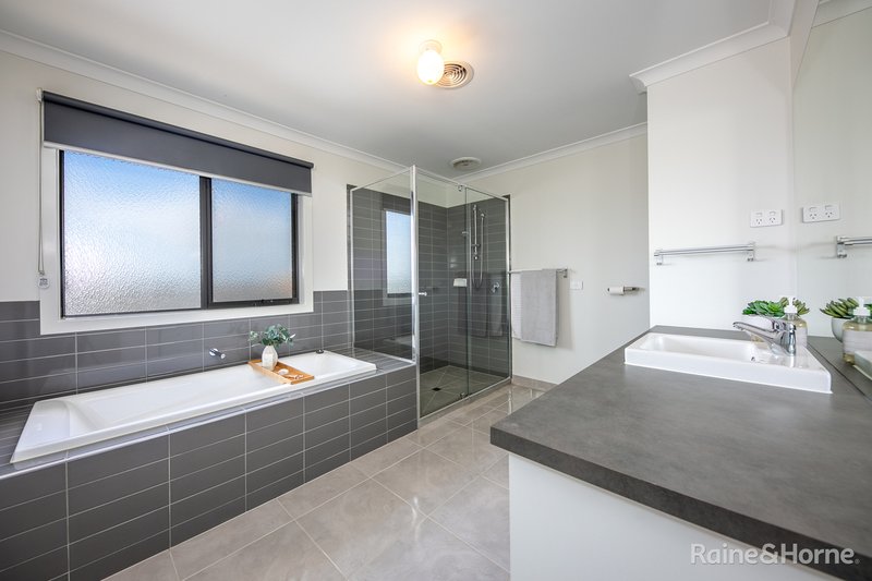 Photo - 37 Rosenthal Boulevard, Sunbury VIC 3429 - Image 19