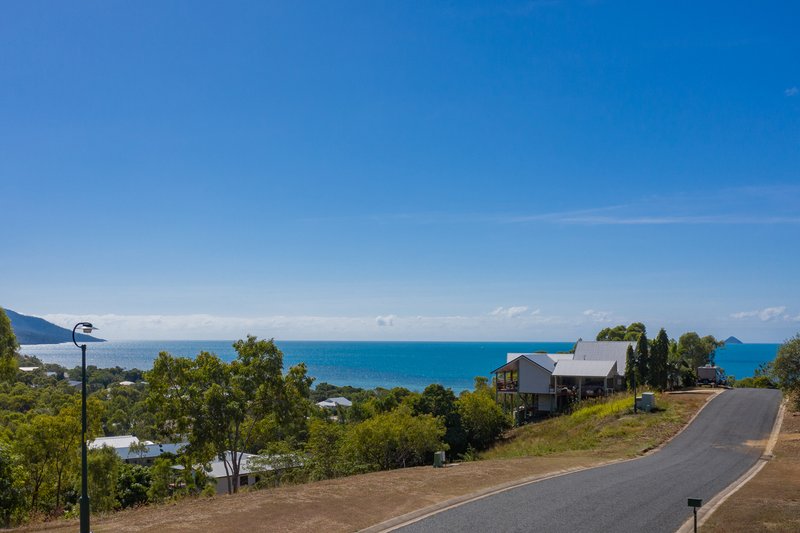 Photo - 37 Roseric Crescent, Hideaway Bay QLD 4800 - Image 3