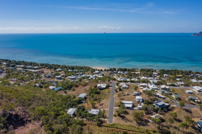 Photo - 37 Roseric Crescent, Hideaway Bay QLD 4800 - Image 4