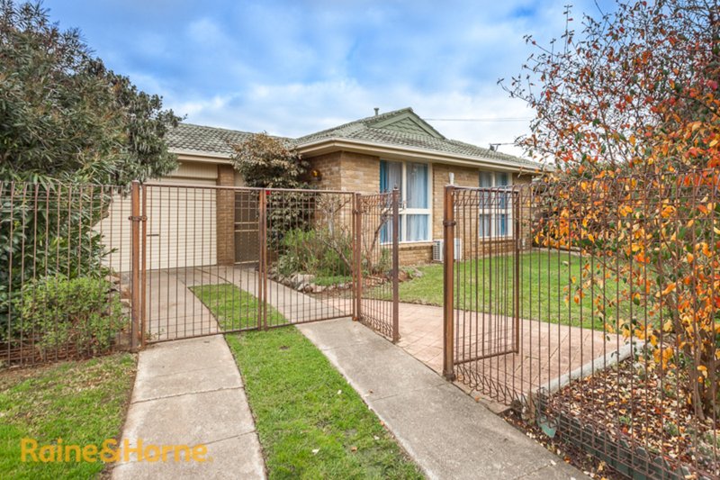 Photo - 37 Ruthven Street, Sunbury VIC 3429 - Image 3