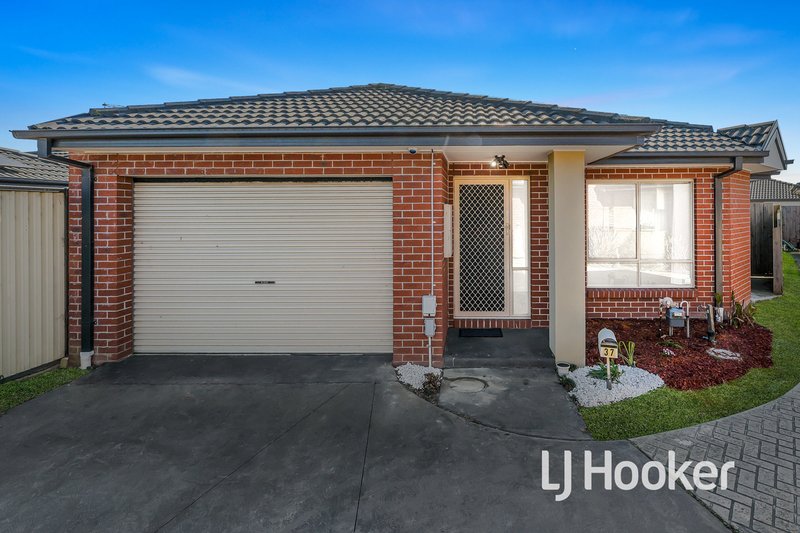 37 Sallys Run, Hampton Park VIC 3976