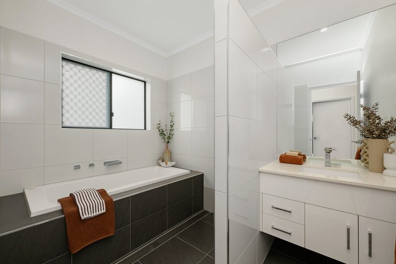 Photo - 37 Sanctum Boulevard, Mount Low QLD 4818 - Image 11