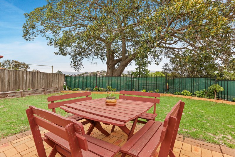 Photo - 37 Sanderson Rd , Kanahooka NSW 2530 - Image 6