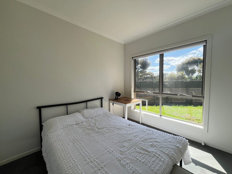 Photo - 37 Seaford Circuit, Truganina VIC 3029 - Image 6